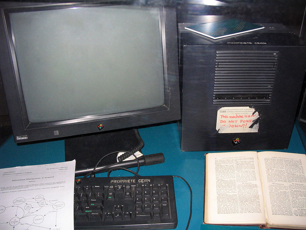 The-World's-First-Web-Server-Tim-Berners-Lee-NeXT-Computer
